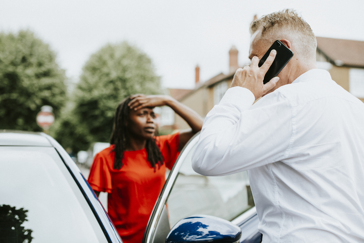 man and woman who have been in an accident contacting insurance company